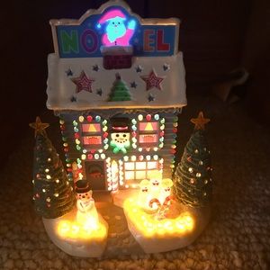 Hallmark Keepsake Ornament 2004 Electrical Spectacle House Music and Lights